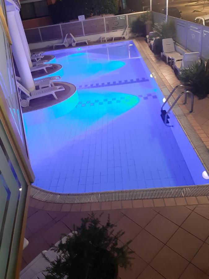 Hotel Embassy Cesenatico Extérieur photo