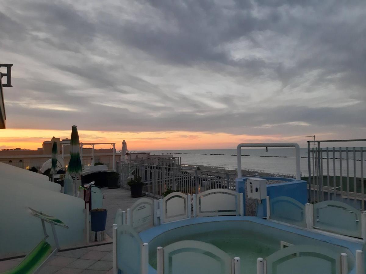 Hotel Embassy Cesenatico Extérieur photo