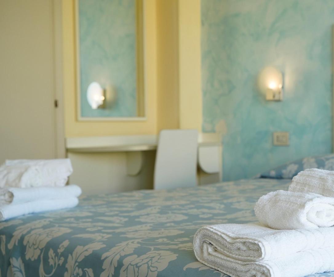 Hotel Embassy Cesenatico Extérieur photo