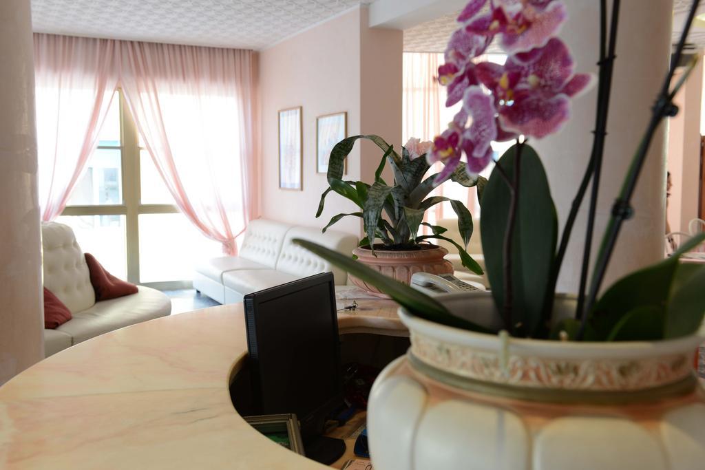 Hotel Embassy Cesenatico Extérieur photo
