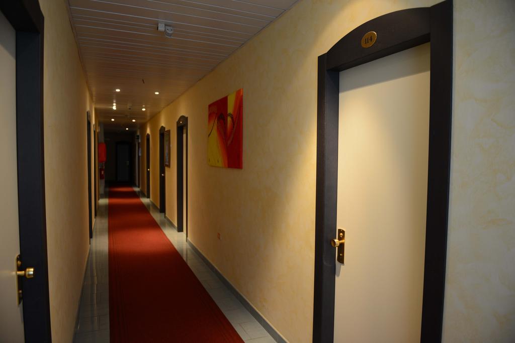 Hotel Embassy Cesenatico Extérieur photo